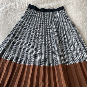 Pleated MIDI Skirt - SM
